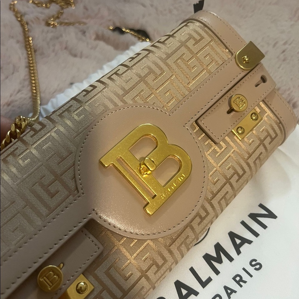 Balmain - Picture 2 of 4